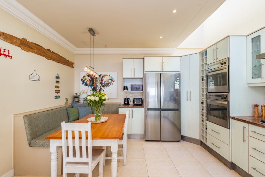 7 Bedroom Property for Sale in Beacon Isle Western Cape